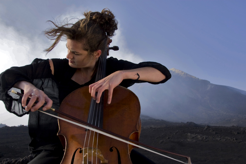 Sklad violončela Monike Leskovar i gitare Petrita Čekua u Dvoru! 1 Monika