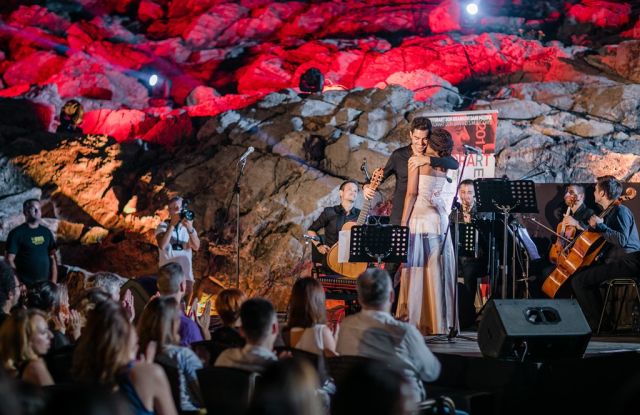 Luštica Bay i KotorArt: Koncert Miloša Karadaglića posvećen vatrogascima 3 Miloš Invites