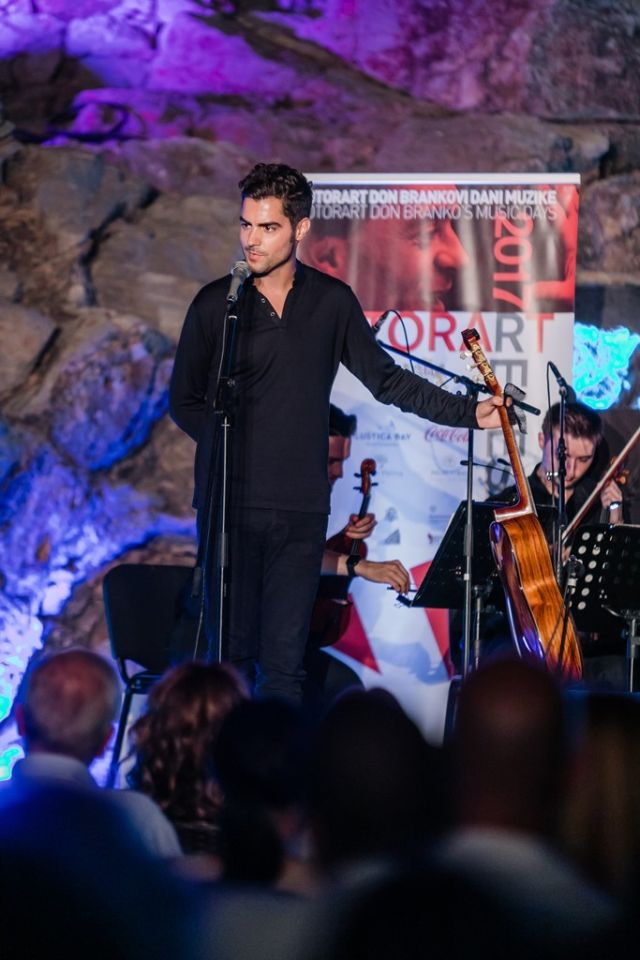 Luštica Bay i KotorArt: Koncert Miloša Karadaglića posvećen vatrogascima 5 Miloš
