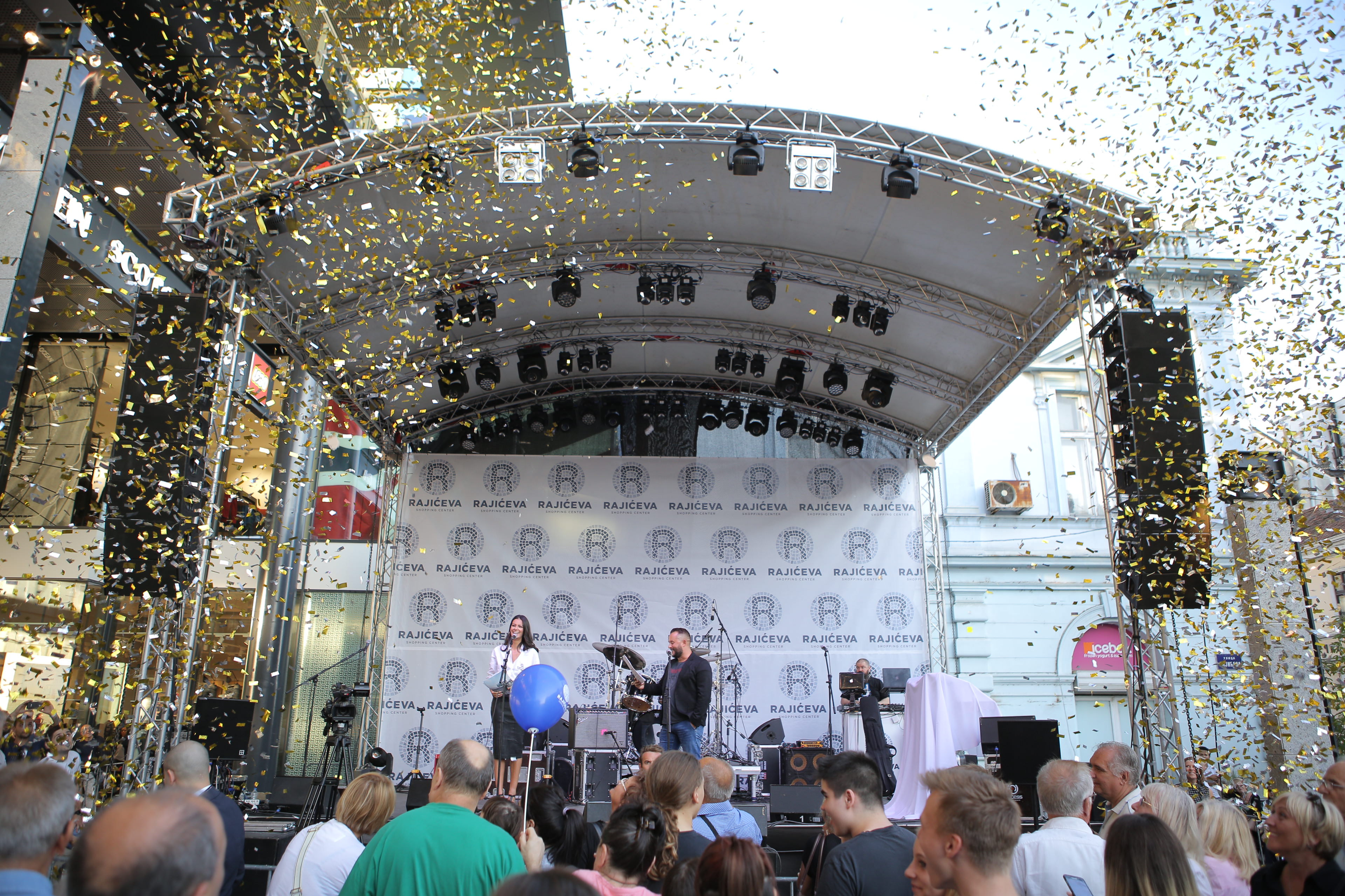 KONCERT BAJAGE NA OTVARANJU RAJIĆEVA SHOPPING CENTRA 3 NVW 9631