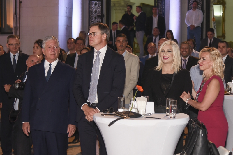 Naled Dvor 16