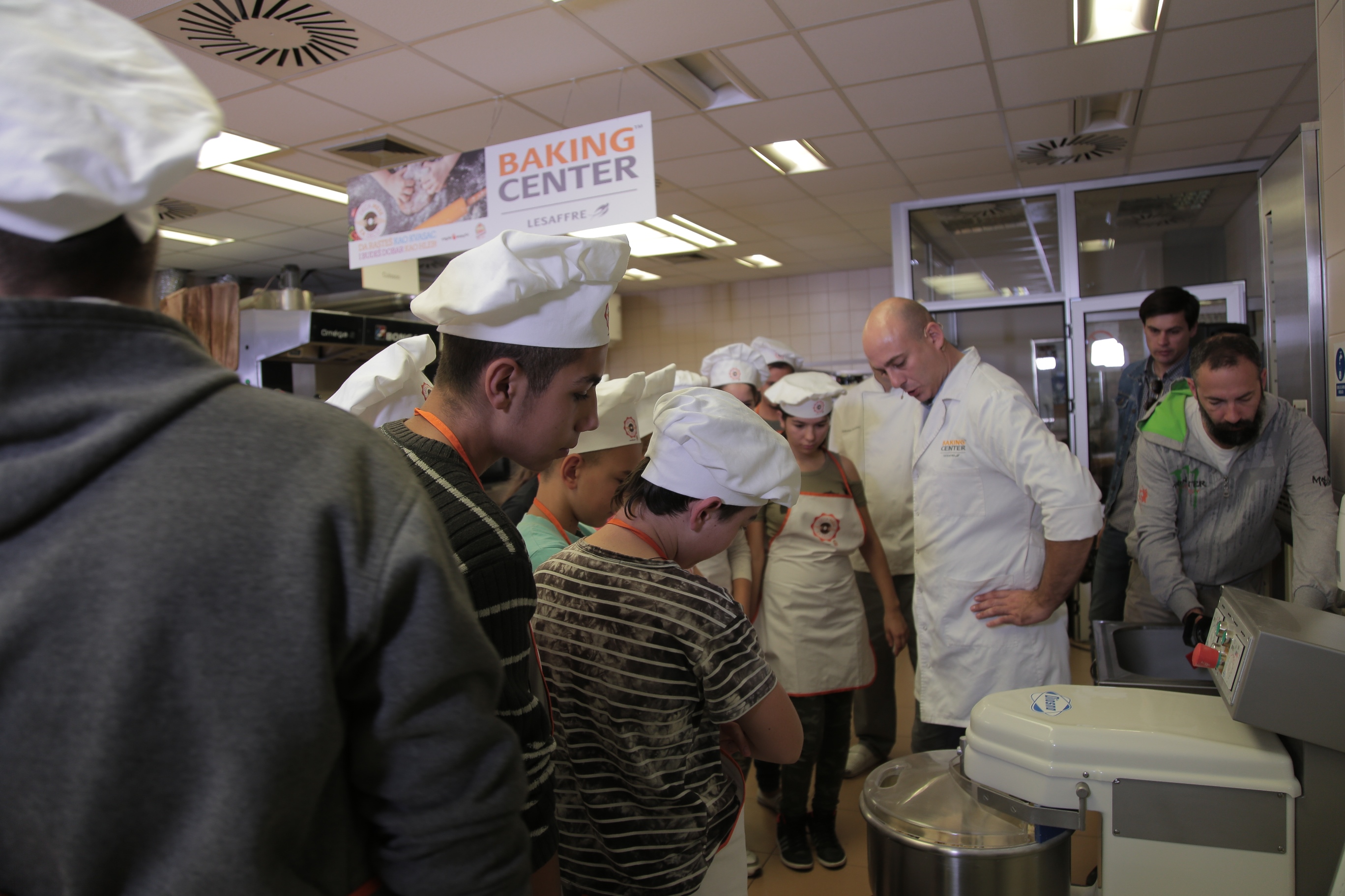 Don Don i Lesaffre tradicionalno obeležili Svetski dan hleba 2 Beogradski osmaci obelezili Svetski dan hleba