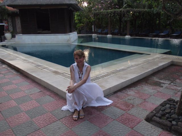 bali ispred sobe bazen