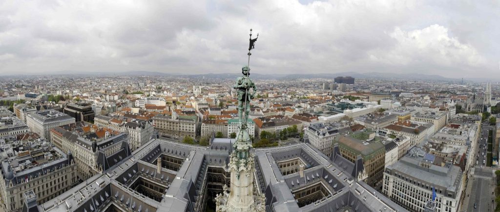Privredni rast u Beču najveći u prethodnih 10 godina 1 2011 04 15 rathaus mit rathausmann 4