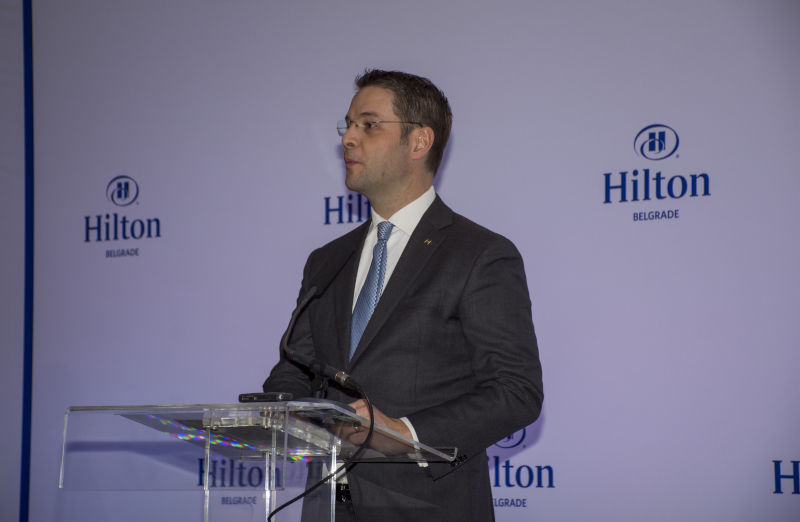 Hilton 32
