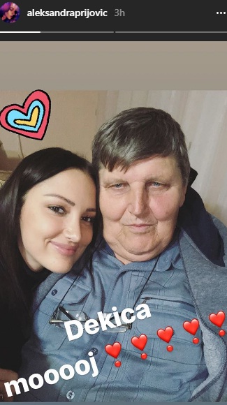JEDVA ČEKA DA UDA UNUKU: Aleksandra Prijović raznežila fanove selfijem s dekom! 1 aleksandra
