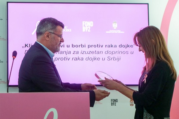 posthumno urucenje nagrade dr Zoranu