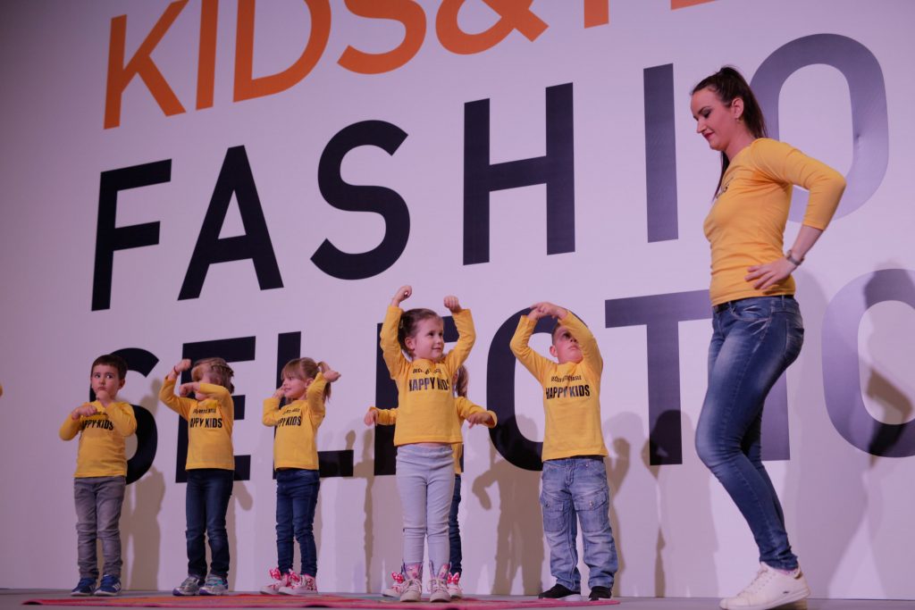 KidsTeen Fashion Selection nastup Happy Kids