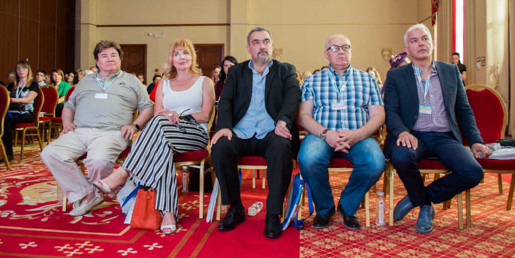 Suzana Mančić sa vrhunskim lekarima