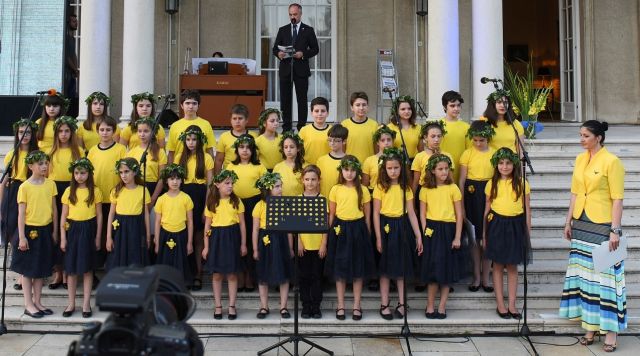 Koncert Dečijeg hora "Kolibri" uvertira za 27. Beogradski letnji festival 1 Kolibri