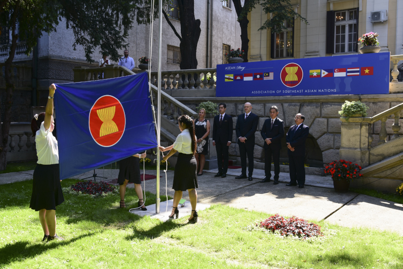 ASEAN 16