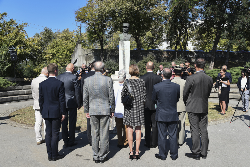 Predstavnici Francuske i Srbije položili vence na spomenik maršalu Franše D'Epereu 5 1 5 1