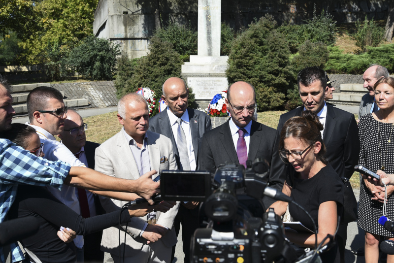 Predstavnici Francuske i Srbije položili vence na spomenik maršalu Franše D'Epereu 7 1 7 1