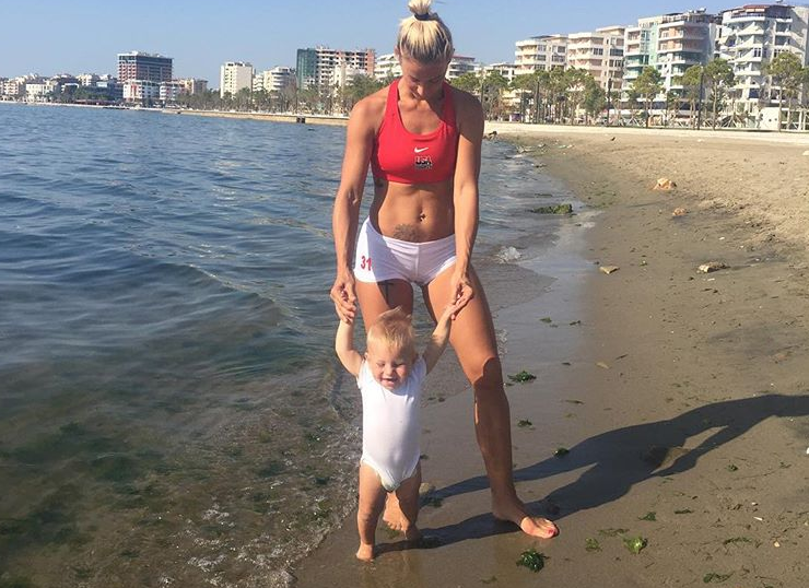 MOJI PRVI KORACI: Milica Dabović raznežila pratioce fotkom sina Stefana 1 milica dabovic 1
