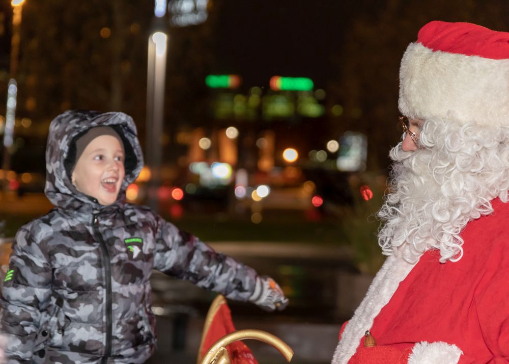 Održana žurka Deda Mrazova na platou UŠĆE Shopping Centra 4 DAK 4690