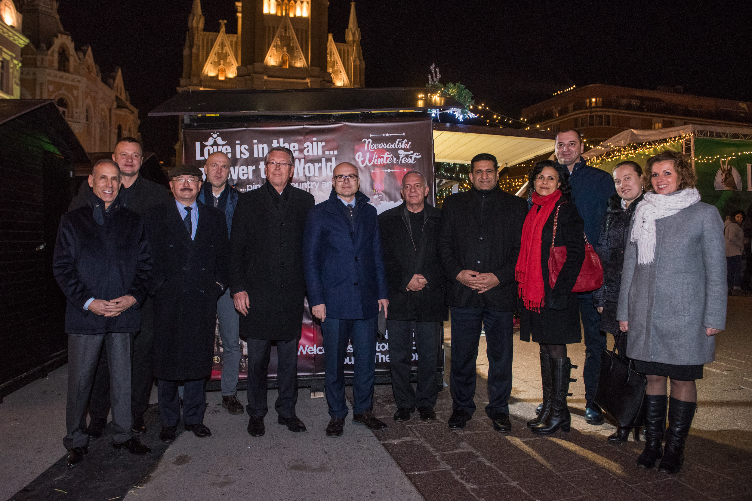Danas na Trgu slobode hor "Šareni vokali" iz Sombora i bend Ser Žile 17 DMC2786 1