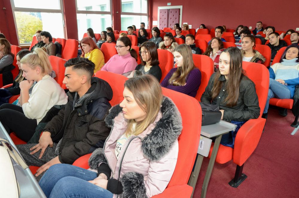 Tribina "Niste sami" održana u Nišu 13 DSC 3292