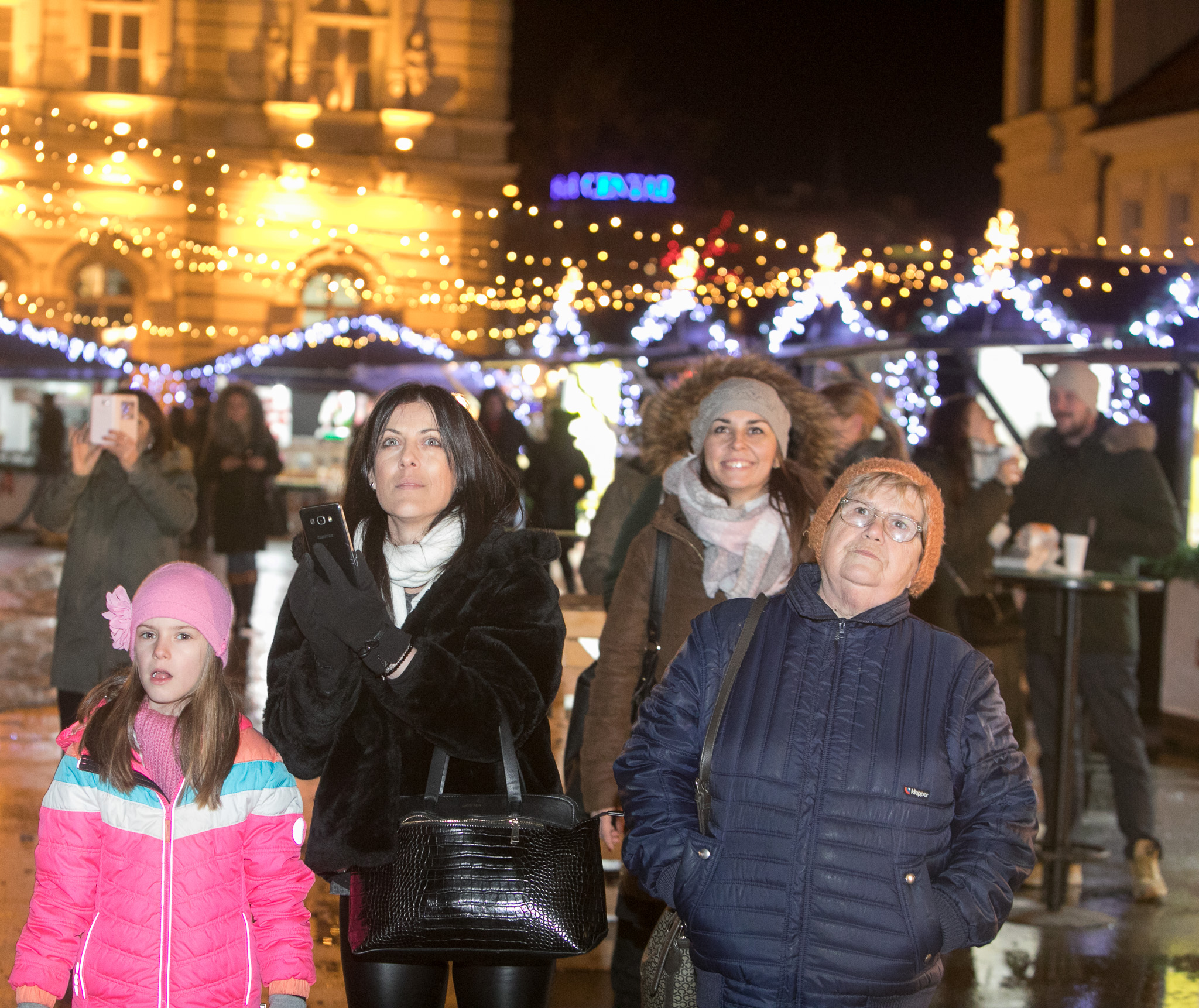 Hor "Dečiji kulturni centar Beograd" večeras na Raspevanoj jelci 7 HADR6243