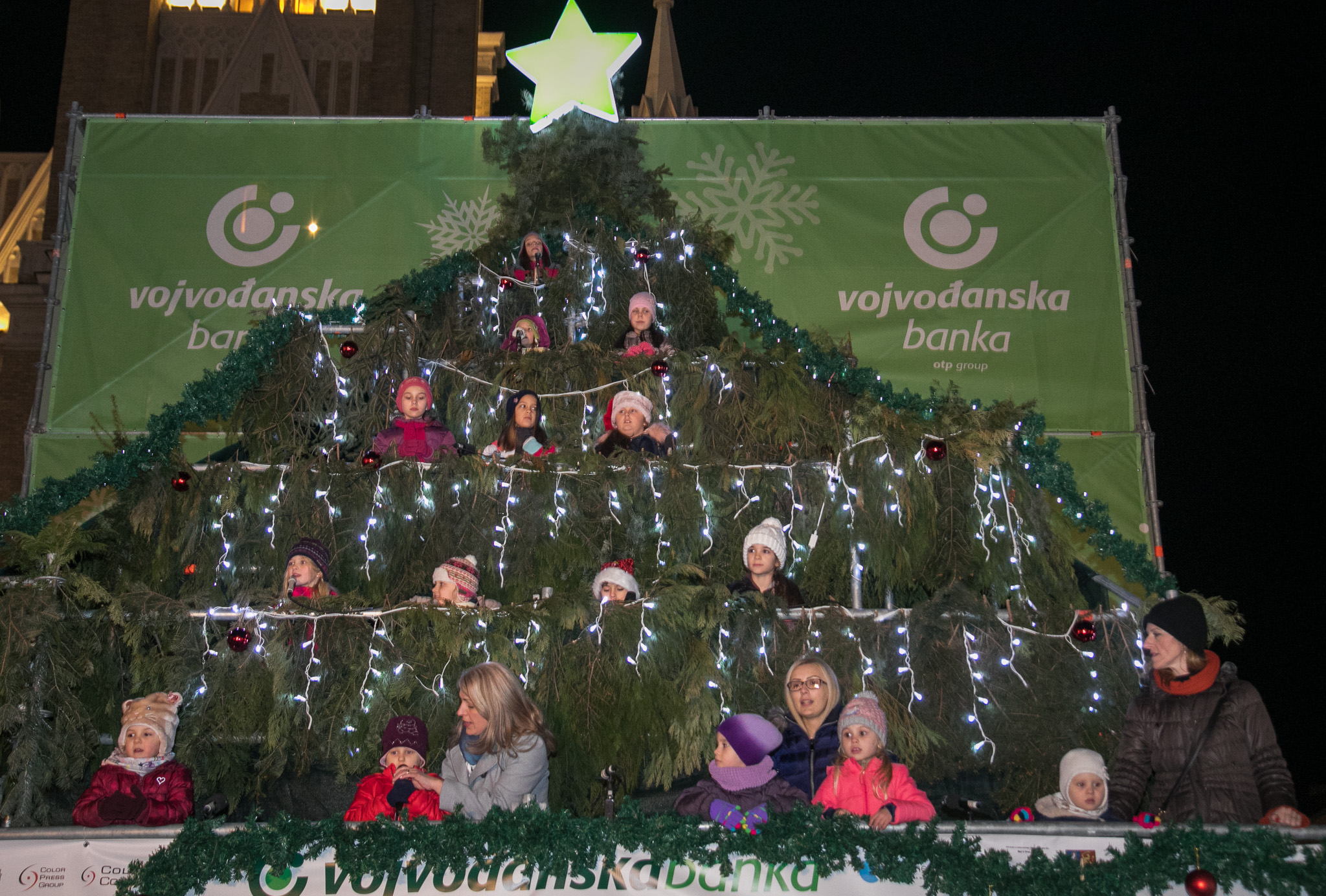 Hor "Iskrice" i bend 5+ danas na Novosadskom Winter Festu 4 HADR6600