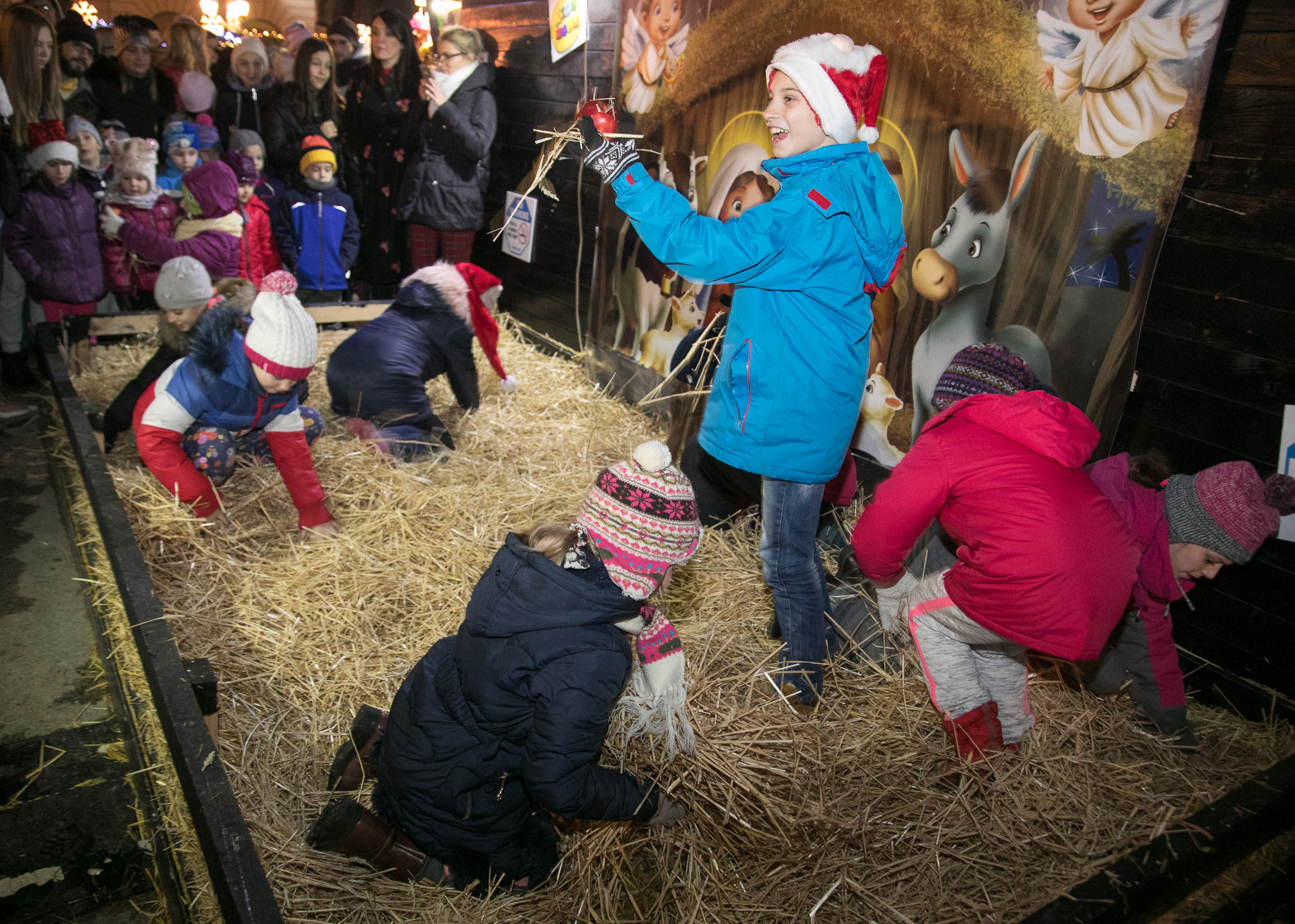 Hor "Iskrice" i bend 5+ danas na Novosadskom Winter Festu 10 HADR6689
