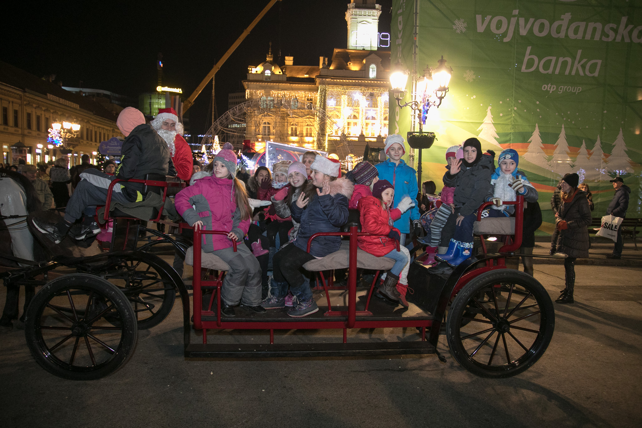 Hor "Iskrice" i bend 5+ danas na Novosadskom Winter Festu 15 HADR6750