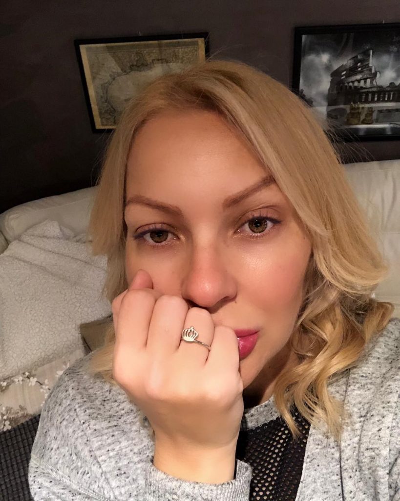 KRUNINA PRVA ŠETNJA: Ivana Selakov u društvu naslednice obišla Zemunski Kej 1 ivana selakov