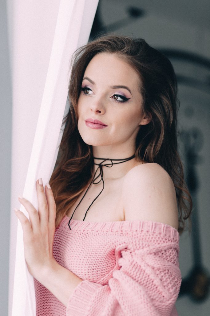 NE ZABORAVITE PRAJMER: Pripremite lice za make-up bez greške 1 zena sminka unsplash