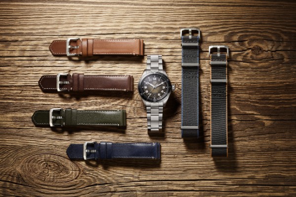 AUTAVIA with straps bracelets HD