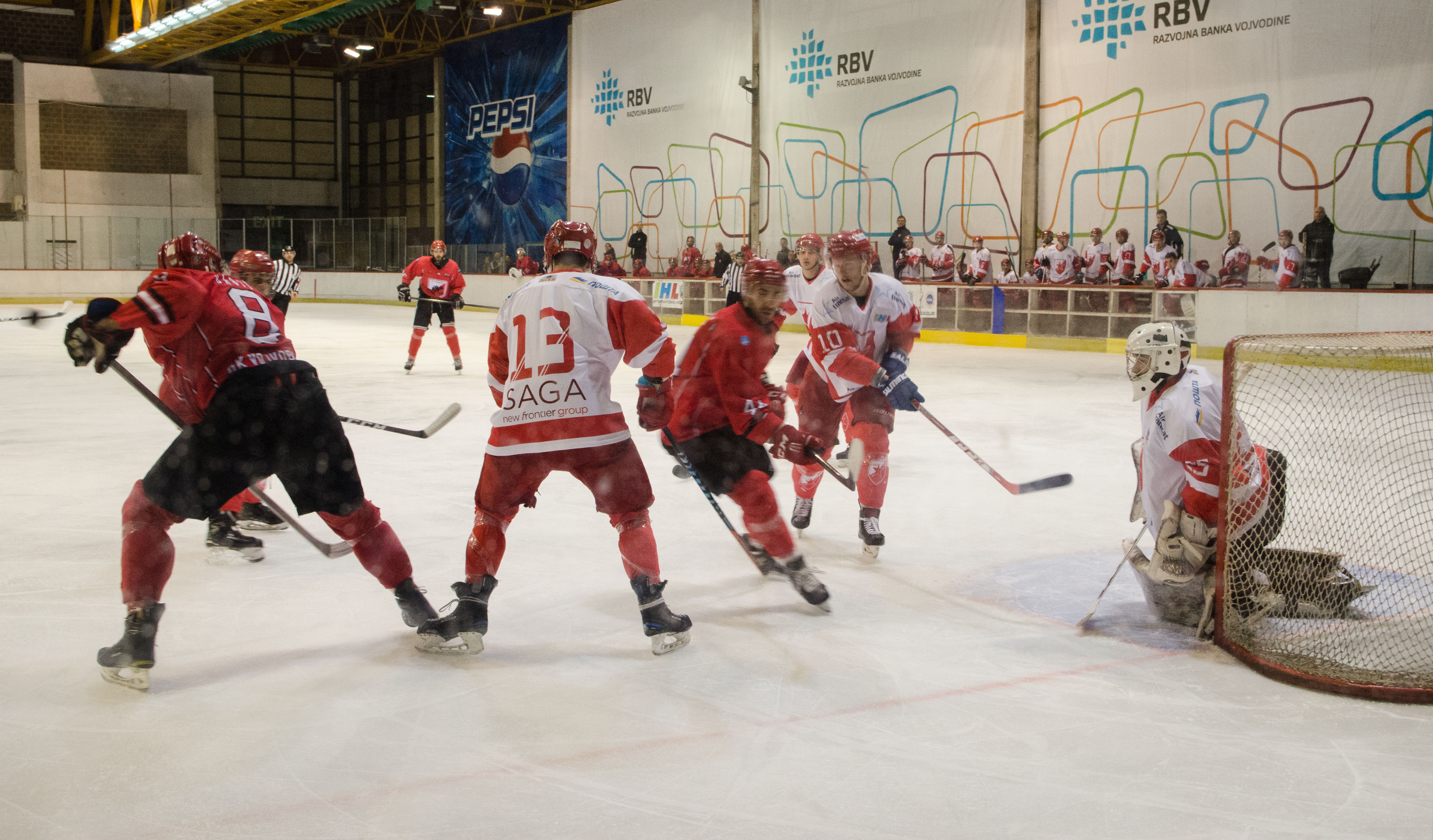 Prepuna Ledena dvorana Spensa bodrila hokejaše Vojvodine 4 DSC 8593