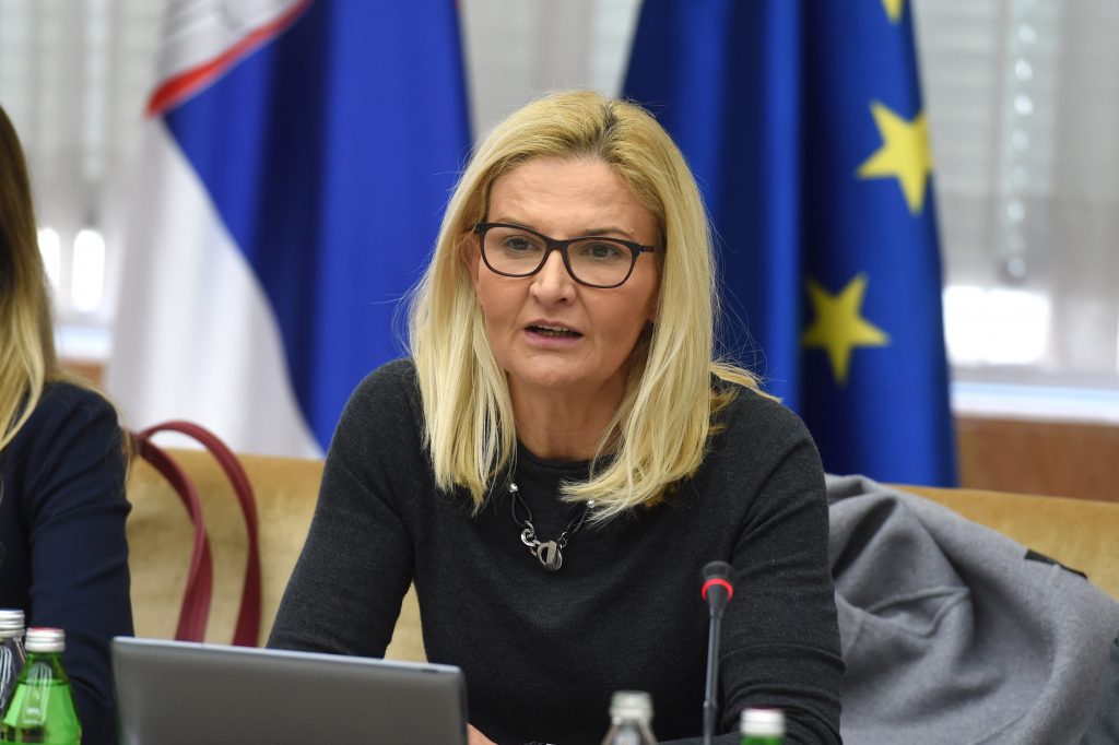 Poglavlje 27 za pristupanje EU najveći izazov za Vladu Srbije 2 Tanja Miscevic
