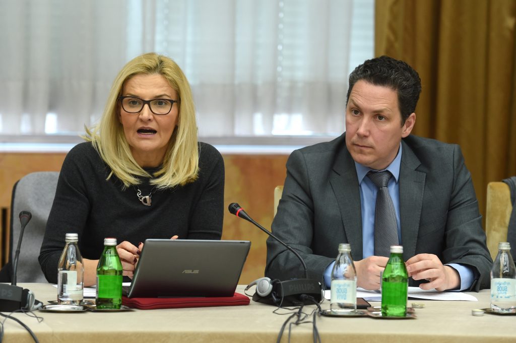 Poglavlje 27 za pristupanje EU najveći izazov za Vladu Srbije 1 Tanja Miscevic Ivan Karic