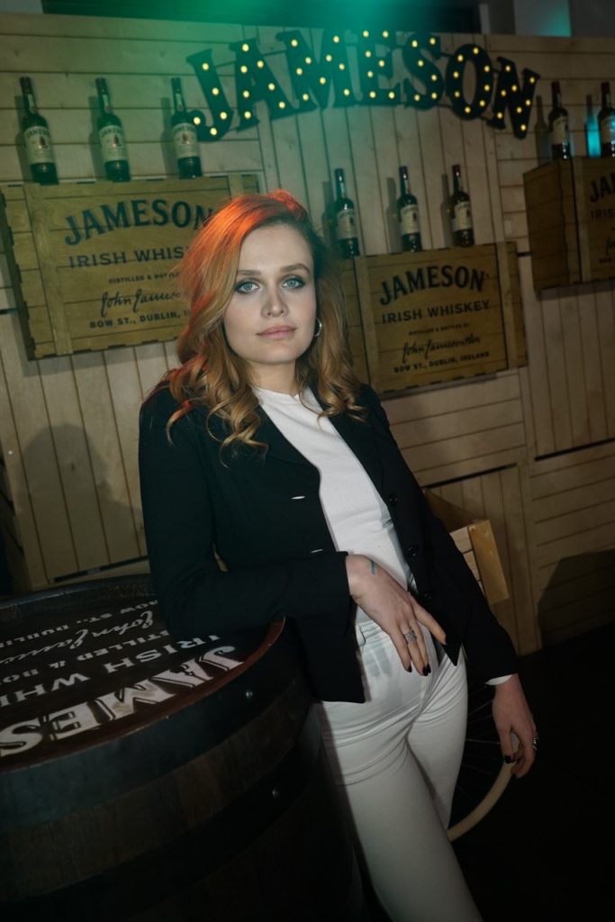 MINA SOVTIĆ O DETINJSTVU I PORODICI: Roditelji su mi dva sveta, a ja njihov čudan miks 1 Mina Sovtić