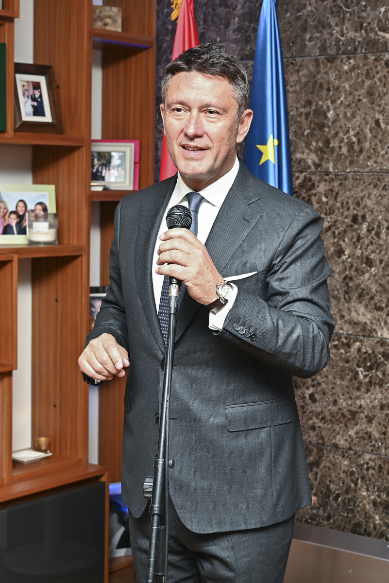 EIB 25
