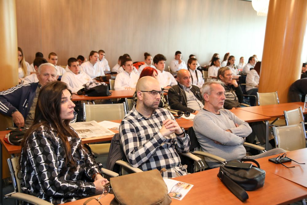 Održano edukativno panel predavanje "Riba na trpezi" u Privrednoj Komori Vojvodine 61 HADR2162