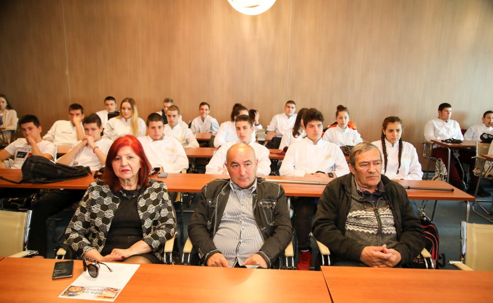 Održano edukativno panel predavanje "Riba na trpezi" u Privrednoj Komori Vojvodine 59 HADR2171