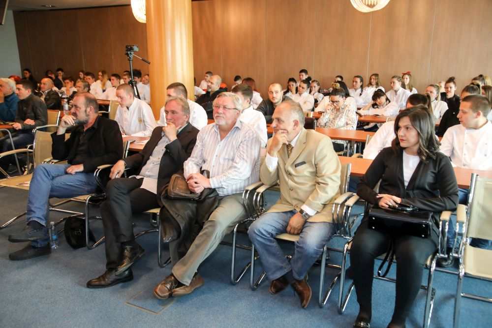 Održano edukativno panel predavanje "Riba na trpezi" u Privrednoj Komori Vojvodine 55 HADR2235