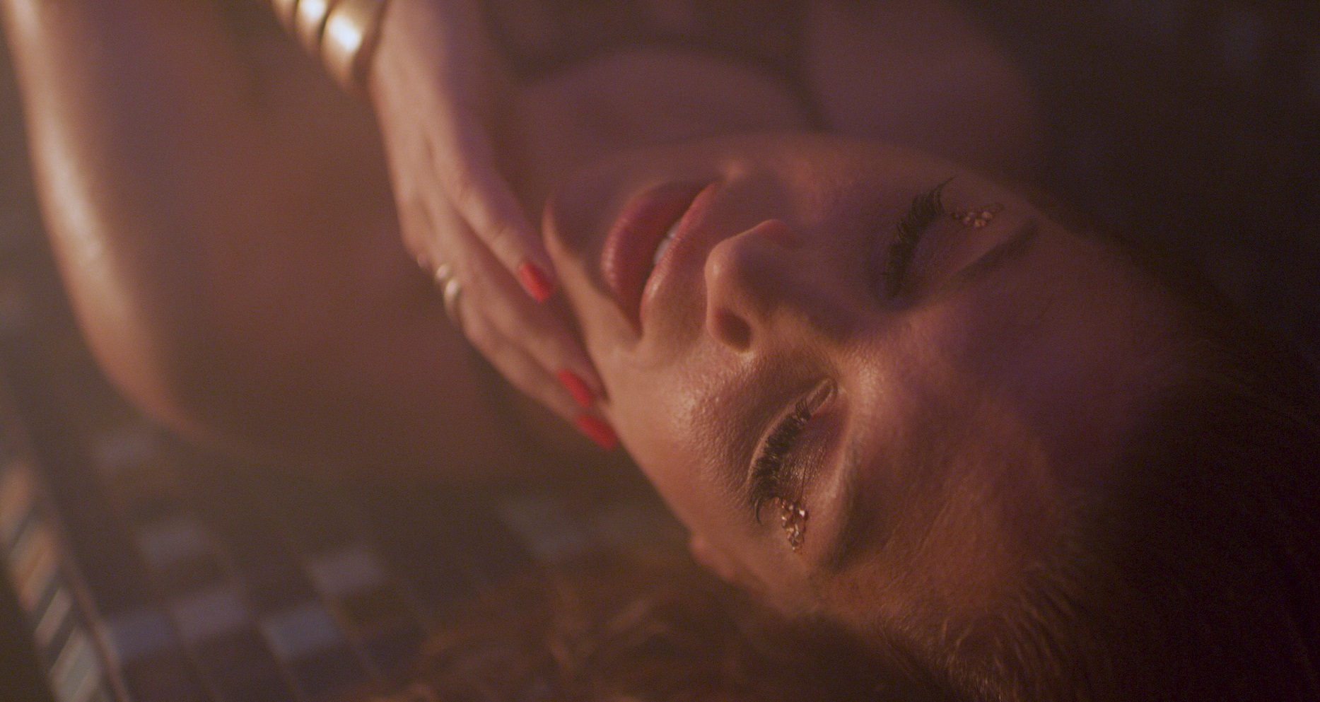 NIKAD VRELIJA: Katarina Sotirović ponovo na sceni, najavila novi spot! (FOTO) 2 katarina 2