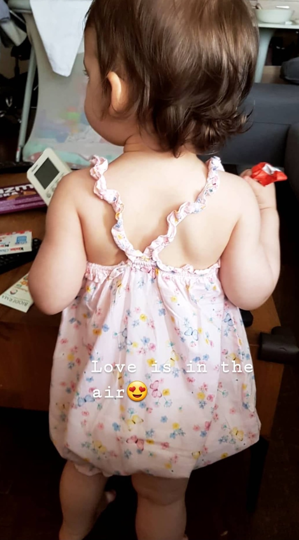 MALA MANEKENKA: Katja pozirala u preslatkoj letnjoj haljinici, mama Nata ovekovečila trenutak! (FOTO) 1 ATJA