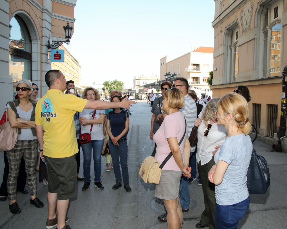 Ovako je bilo na tematskoj turi "Stare kafane Novog sada" 3 HADR0403