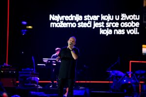 SAMO LJUBAV: Toni Cetinski napravio spektakl na krcatom Tašmajdanu! (FOTO) 2 Toni Cetinski 1