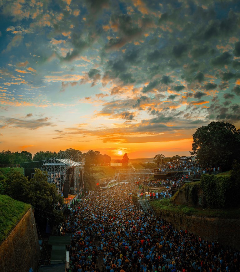 EXIT završen u sunčanom finalu i na istorijskom vrhuncu festivala! 5 EXIT svitanje
