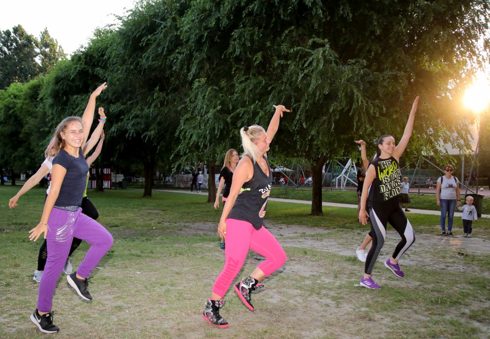 Zumba Fitness sa Mimom nedeljom na Štrand Summer Festu 15 HADR6217