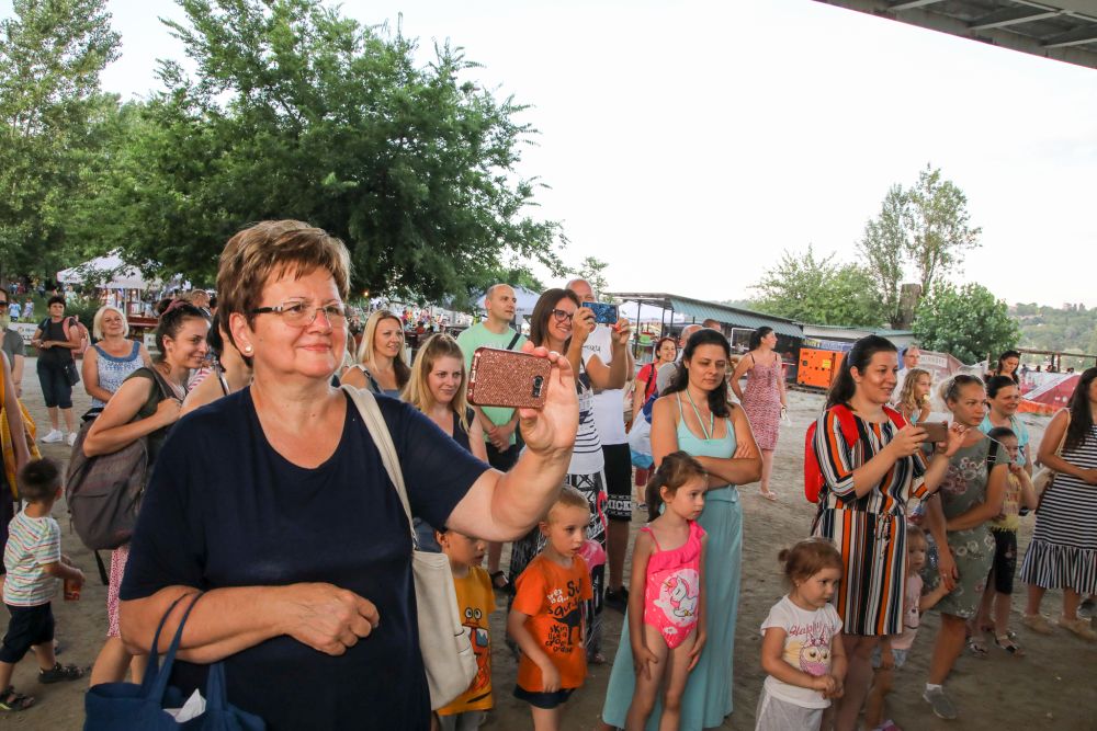 Nastup dečijeg hora "Bubamara" i filmsko veče na Štrand Summer Festu 11 HADR6770