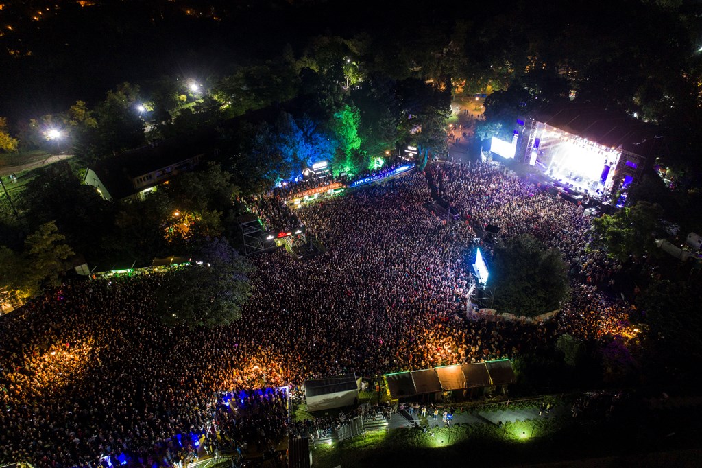 EXIT završen u sunčanom finalu i na istorijskom vrhuncu festivala! 3 Main Stage iz vazduha