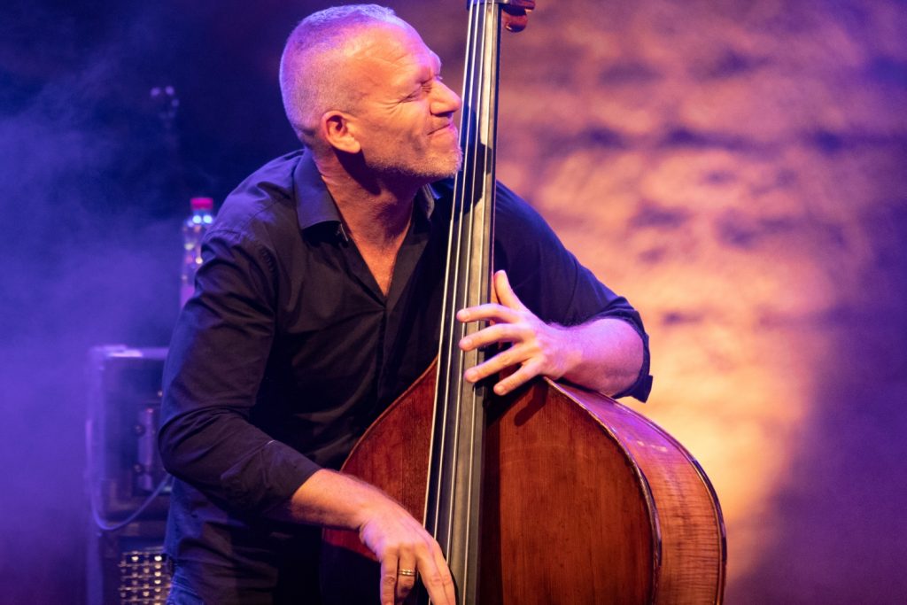 DUBROVAČKE LETNJE IGRE U ZAGREBU: Svetski majstori džeza Avišai Koen Trio u Zagrebu 1 Avishai Cohen 5