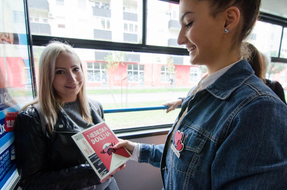 #BookTalk2019: Akcija deljenja knjiga čitaocima i danas u javnom prevozu! 5 DSC 0894