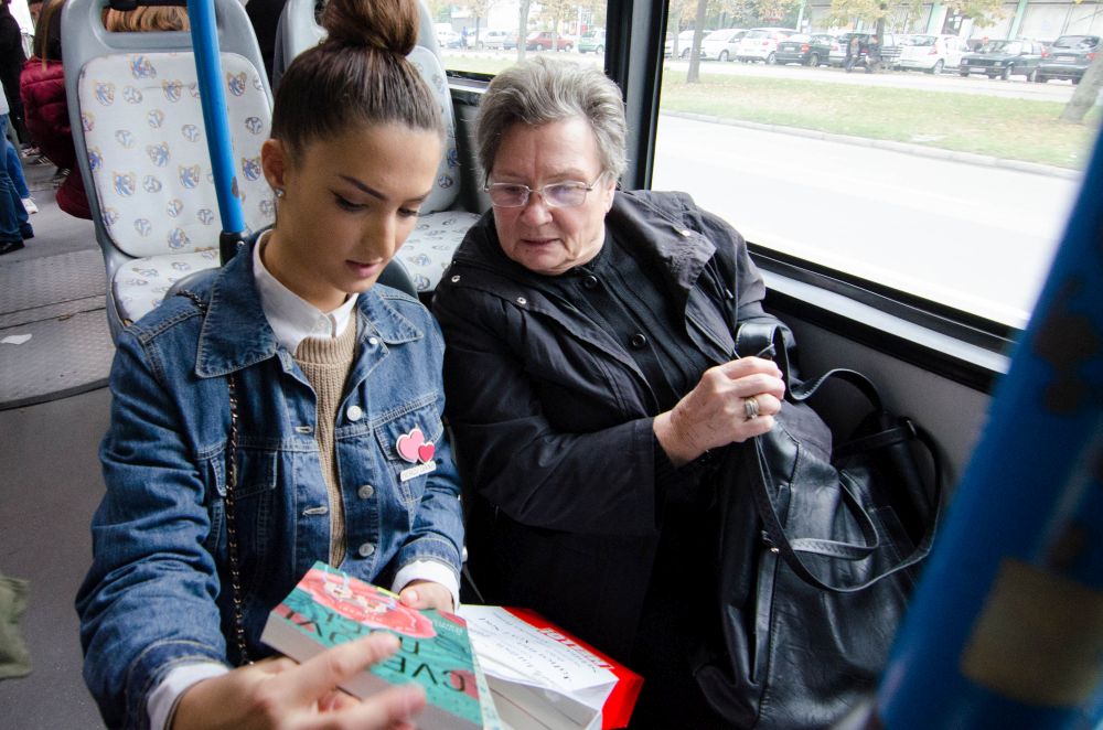 #BookTalk2019: Akcija deljenja knjiga čitaocima i danas u javnom prevozu! 6 DSC 0895