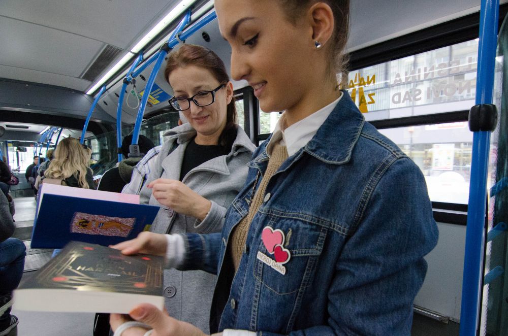 #BookTalk2019: Akcija deljenja knjiga čitaocima i danas u javnom prevozu! 12 DSC 0932