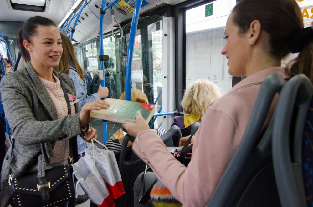 #BookTalk2019: Akcija deljenja knjiga čitaocima i danas u javnom prevozu! 21 DSC 0950