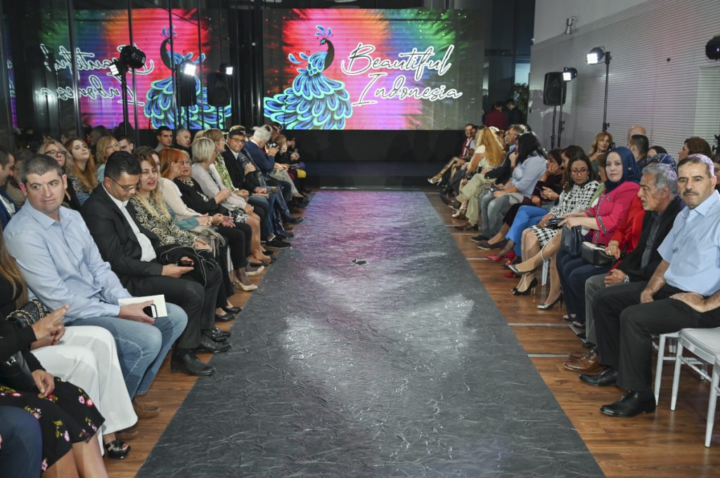 Indonesian Batik Fashion Show – featured with Batik Bazaar 3